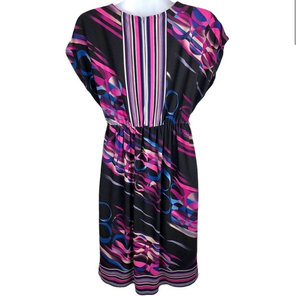 Bisou Bisou mini dress cap sleeve V neck geo print. Size: 4 - Picture 2 of 11